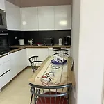 Gjiri I Lalzit- Joy Apartments-kompleksi Lura 2 *