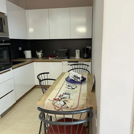 Gjiri I Lalzit- Joy Apartments-kompleksi Lura 2 *
