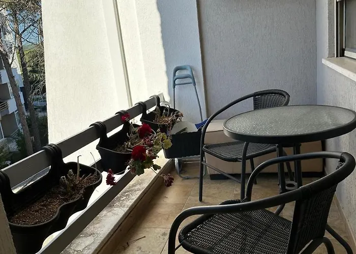 Apartament Gjiri I Lalzit- Joy Apartments-kompleksi Lura 2